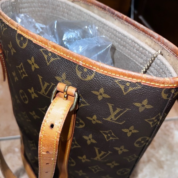 Authentic Louis Vuitton vintage bucket bag. - Picture 9 of 10